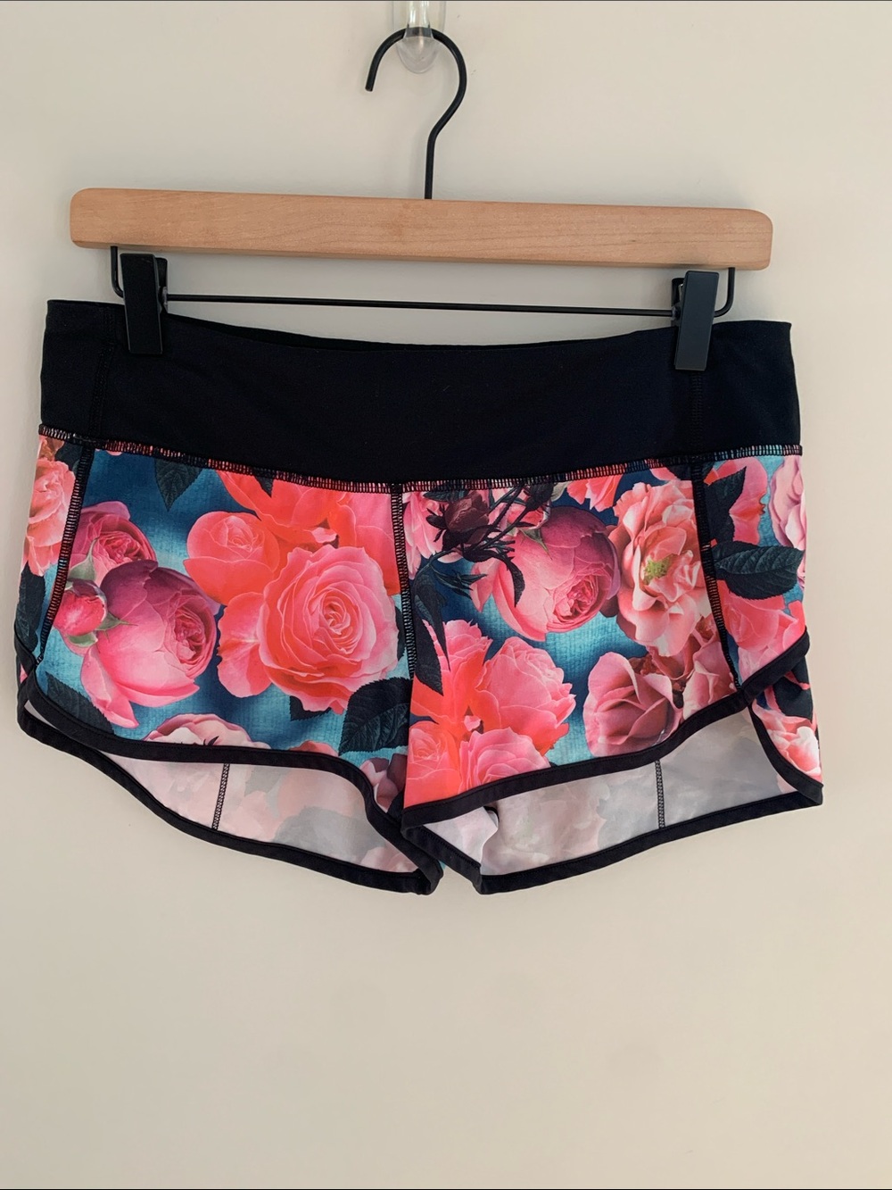 Lululemon Secret Garden Tracker Short Pink Floral Lined Size 6 Gym Running